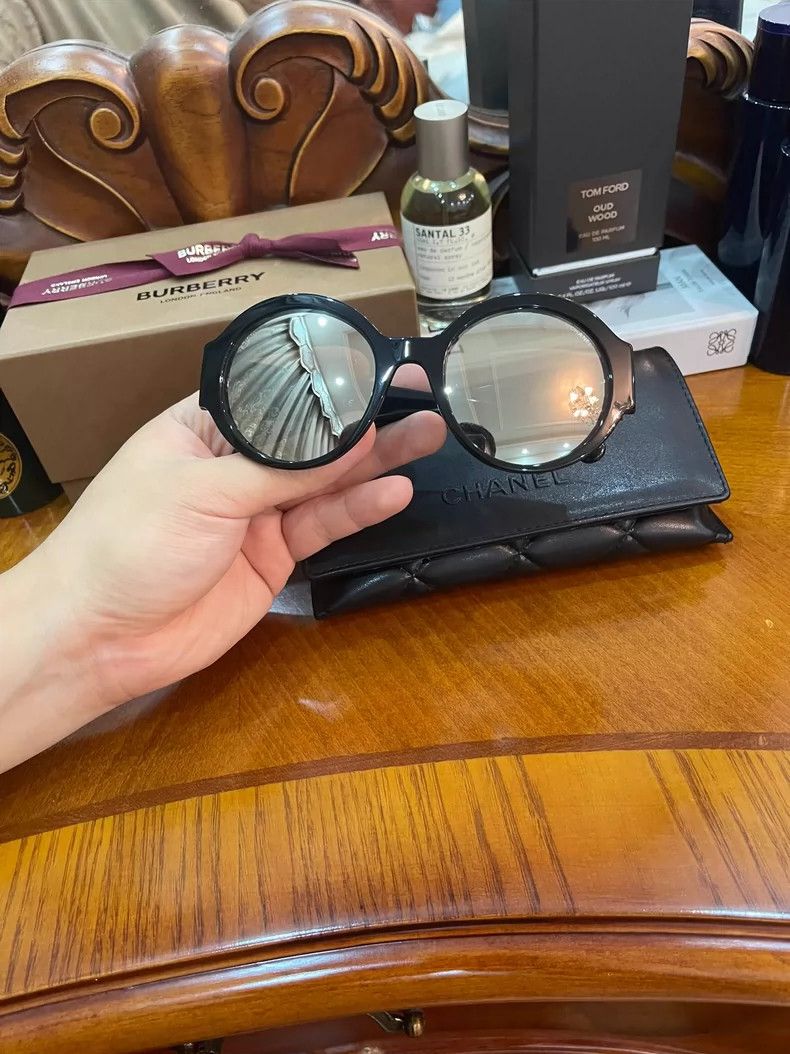 Chanel Chanel Sunglasses in Classic Black Gray Size ONE SIZE - 2 Thumbnail