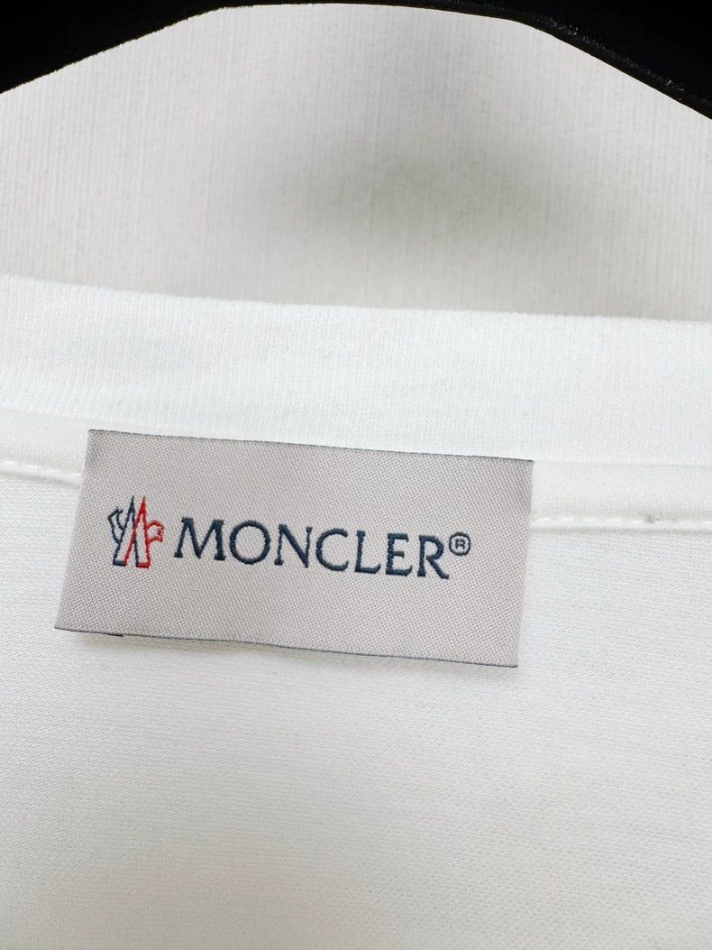 Moncler Moncler Long Sleeve Pearl Detail Top Size L / US 10 / IT 46 - 2 Thumbnail