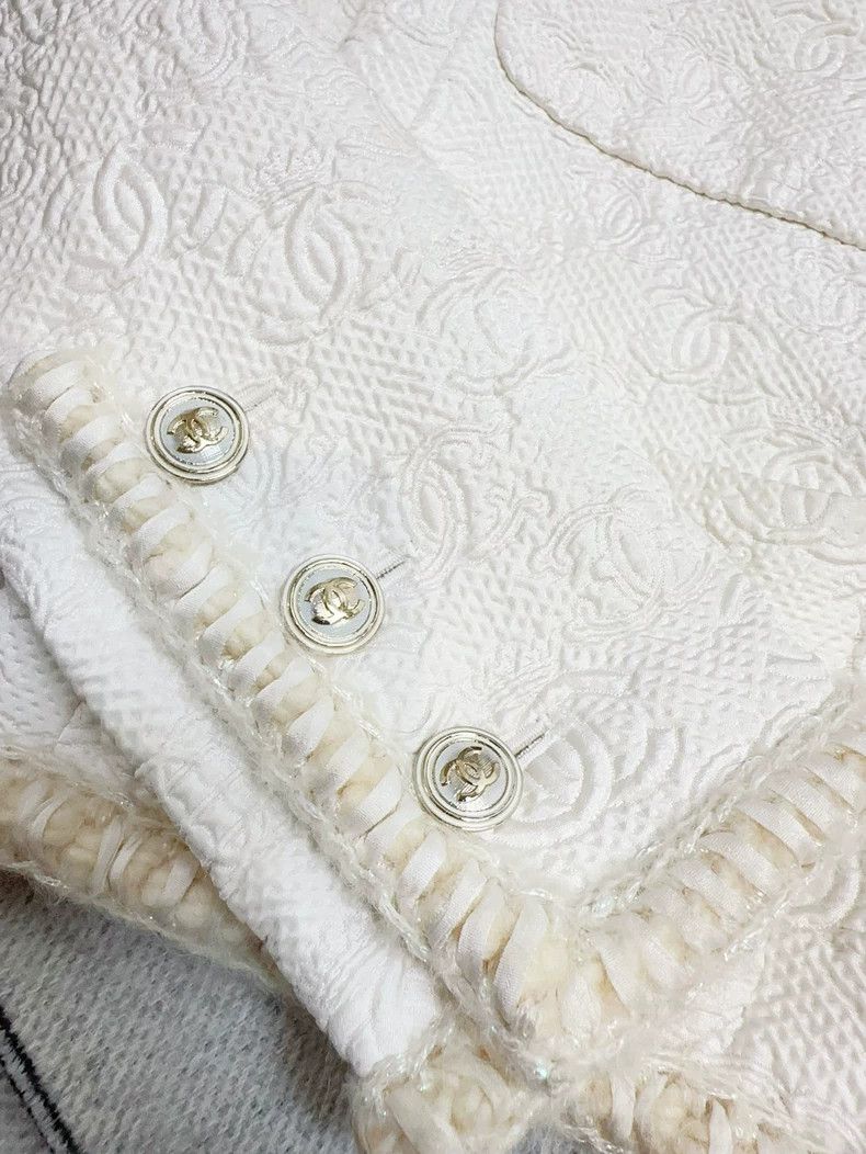 Chanel Chanel 21A Castle Series White Jacket Size S / US 4 / IT 40 - 3 Thumbnail