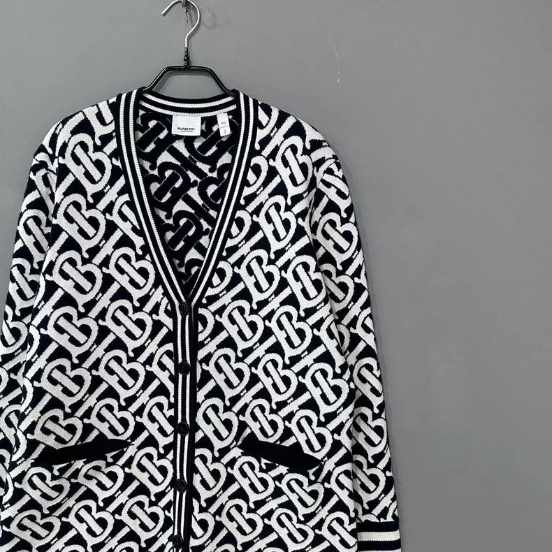 Burberry Burberry Long Sleeve Cardigan with Pattern Size S / US 4 / IT 40 - 2 Thumbnail
