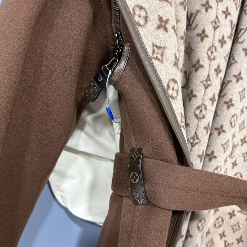 Louis Vuitton Louis Vuitton Printed Coat with Detachable Sleeves Size S / US 4 / IT 40 - 5 Thumbnail