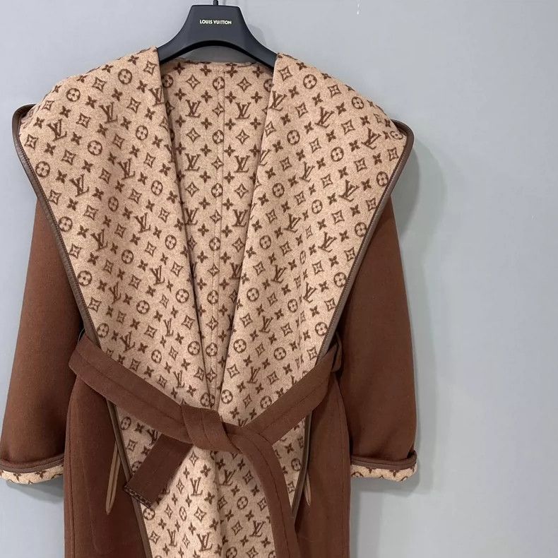 Louis Vuitton Louis Vuitton Printed Coat with Detachable Sleeves Size S / US 4 / IT 40 - 2 Thumbnail