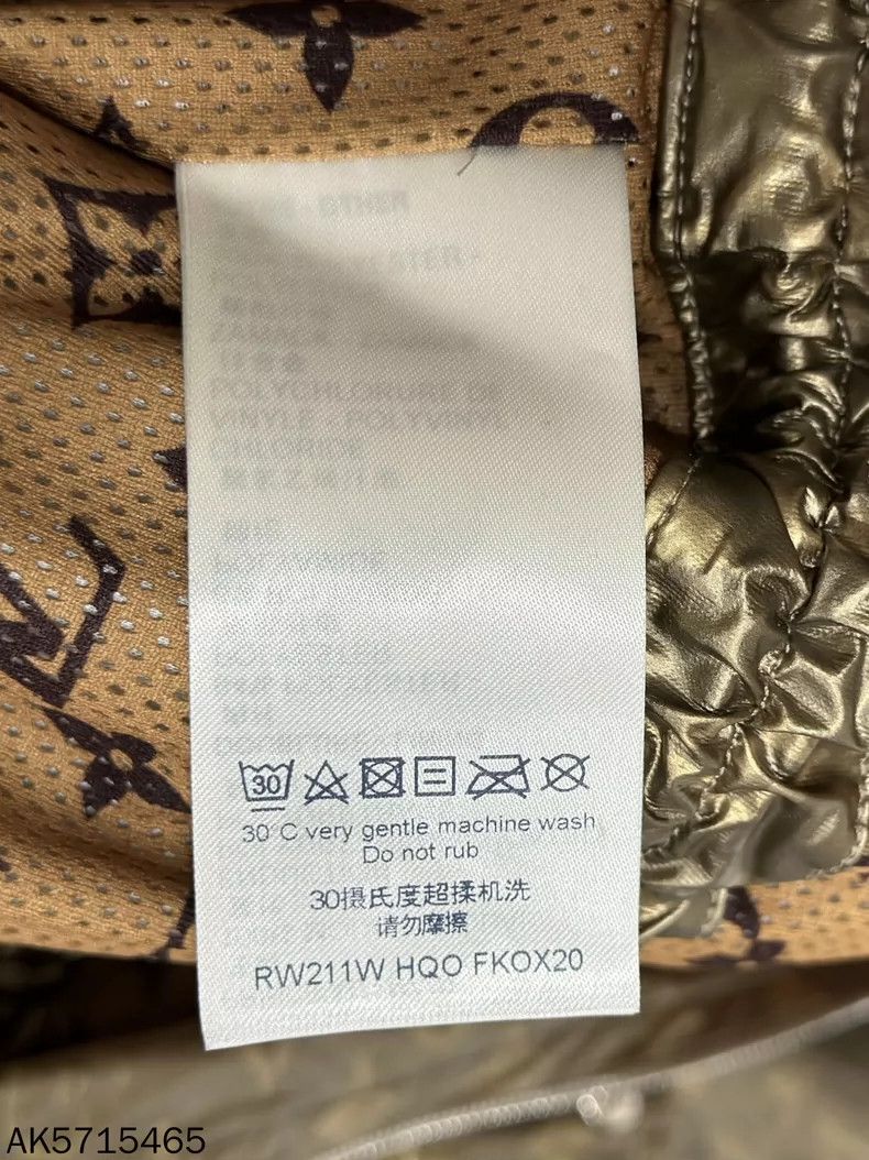 Louis Vuitton Metallic Hooded Windbreaker from Louis Vuitton Size XS / US 0-2 / IT 36-38 - 7 Thumbnail