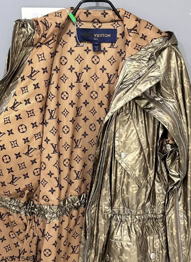 Louis Vuitton Metallic Hooded Windbreaker from Louis Vuitton Size XS / US 0-2 / IT 36-38 - 8 Thumbnail