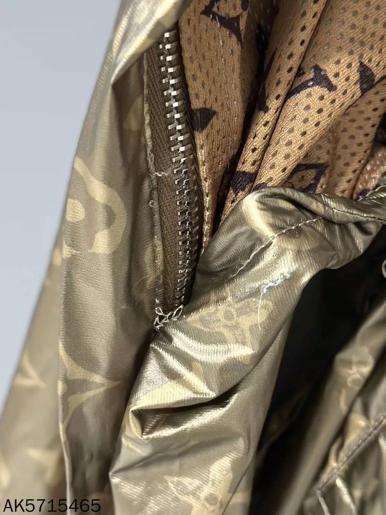 Louis Vuitton Metallic Hooded Windbreaker from Louis Vuitton Size XS / US 0-2 / IT 36-38 - 5 Thumbnail