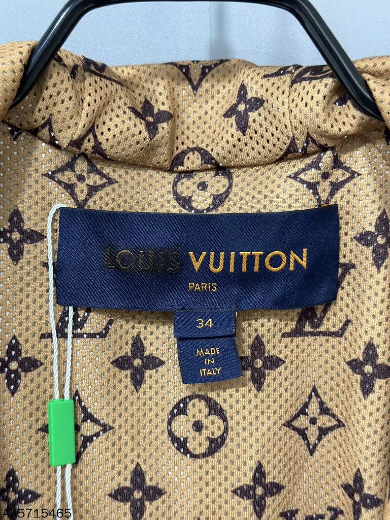Louis Vuitton Metallic Hooded Windbreaker from Louis Vuitton Size XS / US 0-2 / IT 36-38 - 4 Thumbnail