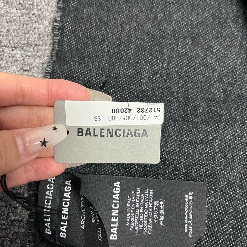 Balenciaga Balenciaga Black and White Logo Wool Scarf Size ONE SIZE - 4 Thumbnail
