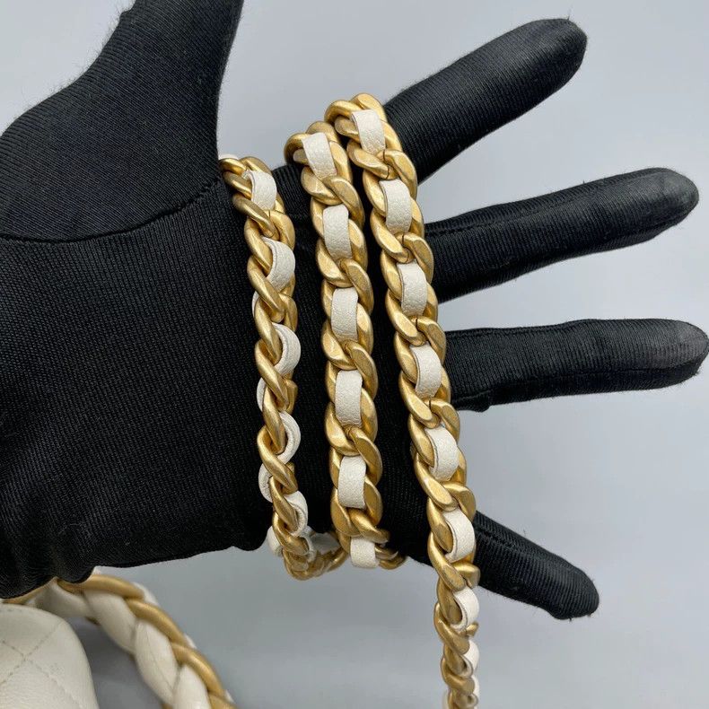 Chanel Chanel Quilted Crossbody Handbag with Gold Chain Size ONE SIZE - 7 Thumbnail