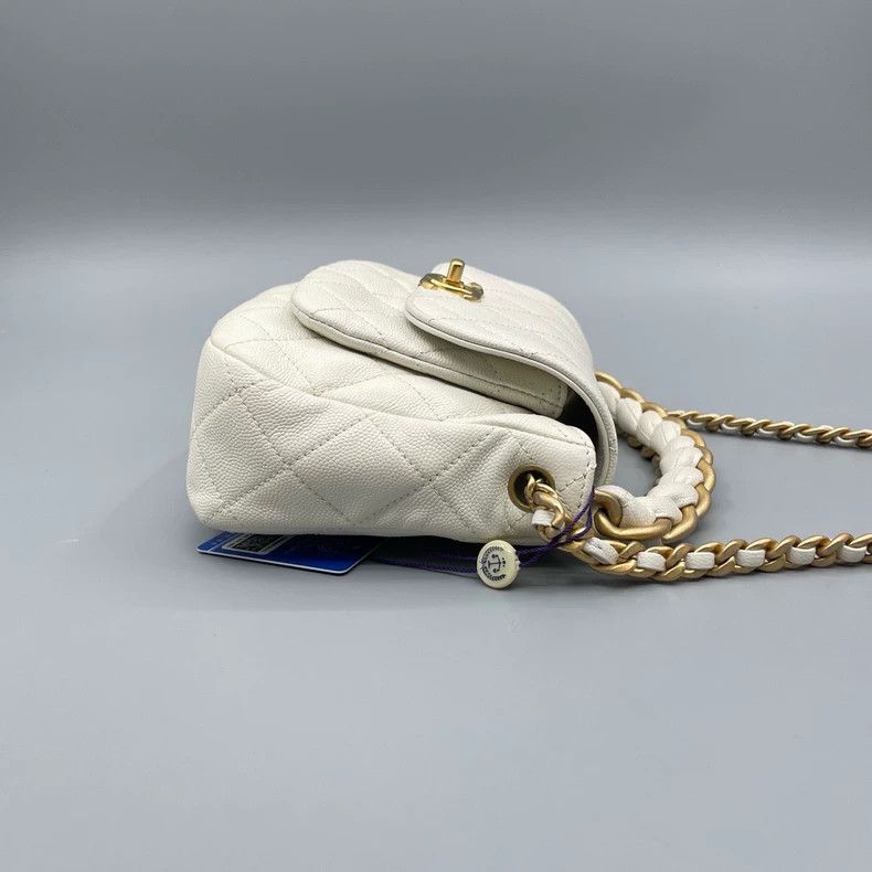 Chanel Chanel Quilted Crossbody Handbag with Gold Chain Size ONE SIZE - 5 Thumbnail