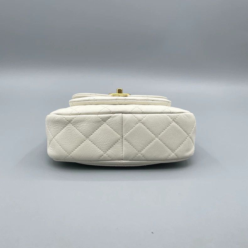 Chanel Chanel Quilted Crossbody Handbag with Gold Chain Size ONE SIZE - 3 Thumbnail