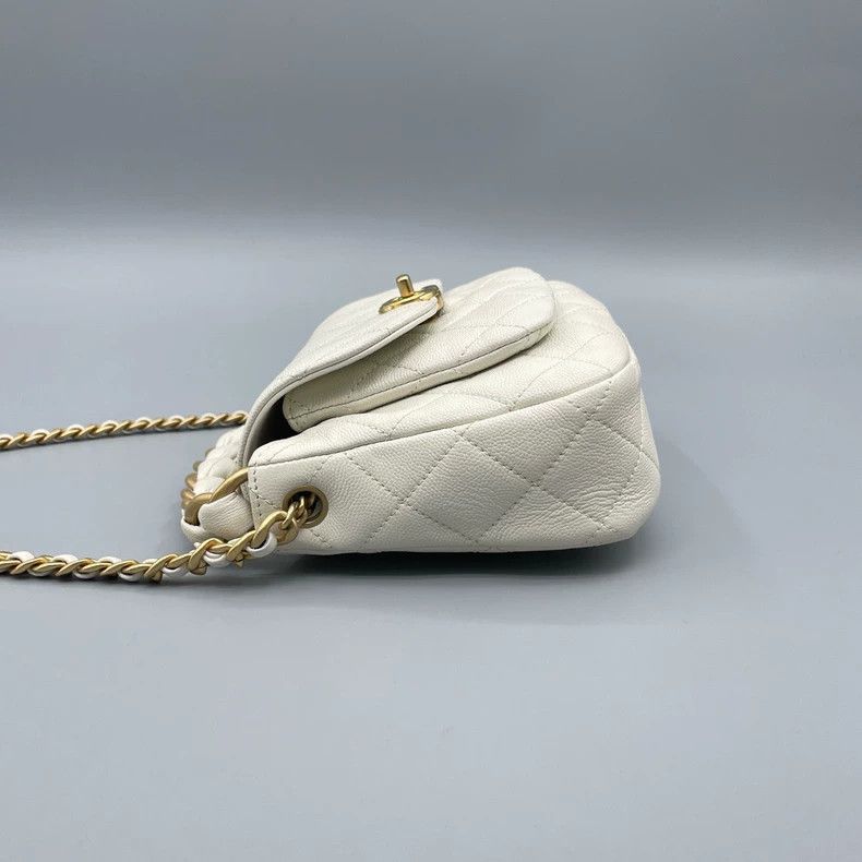 Chanel Chanel Quilted Crossbody Handbag with Gold Chain Size ONE SIZE - 4 Thumbnail