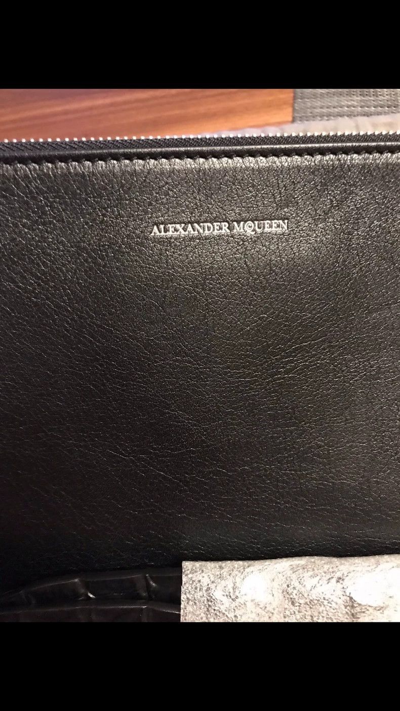 Alexander McQueen Alexander McQueen Leather Handbag with Feather Design Size ONE SIZE - 8 Thumbnail