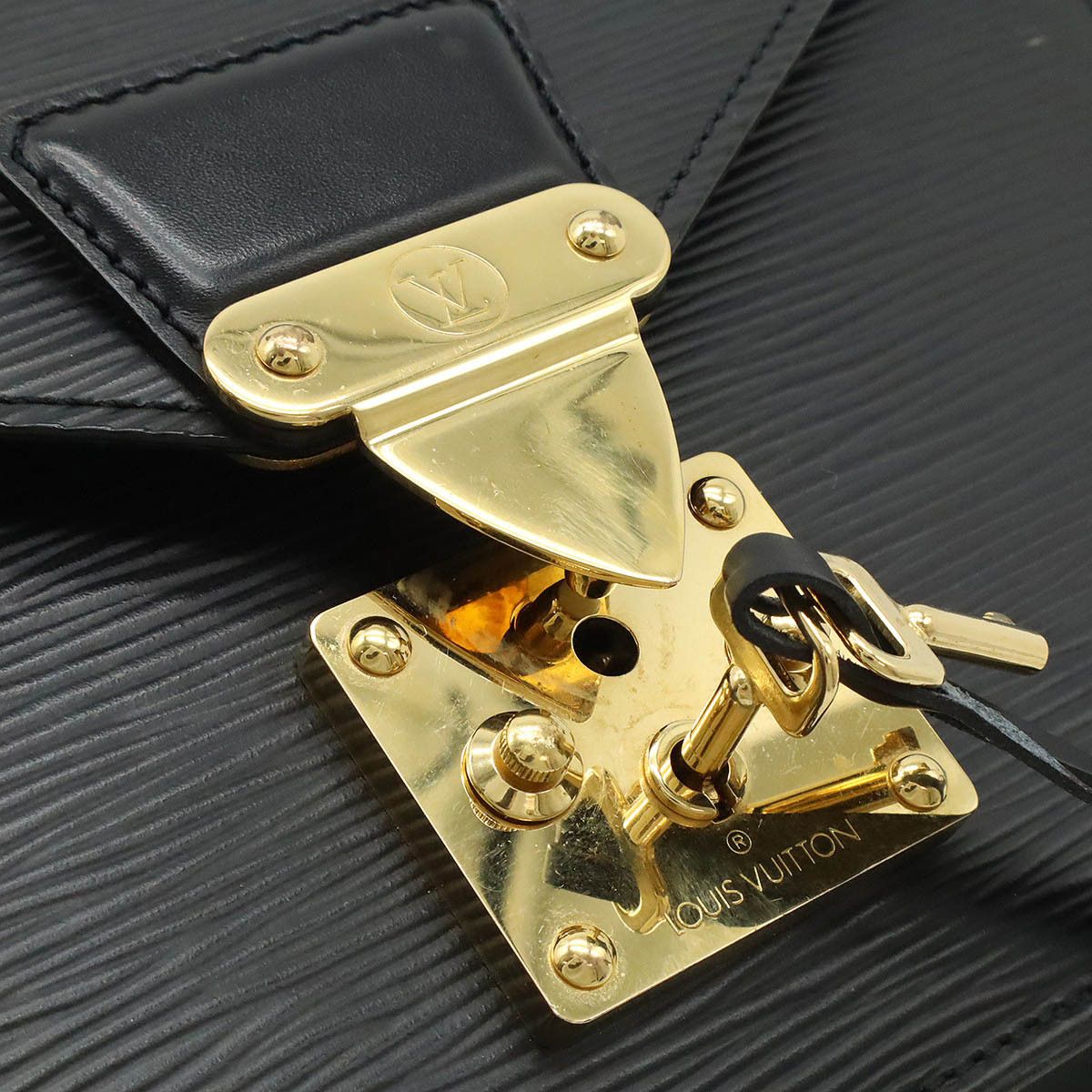 Louis Vuitton Louis Vuitton Louis Vuitton Pochette Seliere Dragonne Epi Clutch Bag Leather Clutch Bag M52612 Size ONE SIZE - 8 Thumbnail