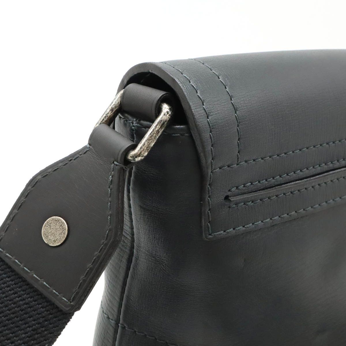 Louis Vuitton Louis Vuitton Louis Vuitton Utah Yuma Leather Shoulder Bag Leather Crossbody Bag M97024 DUTY FREE for USA Size ONE SIZE - 5 Thumbnail