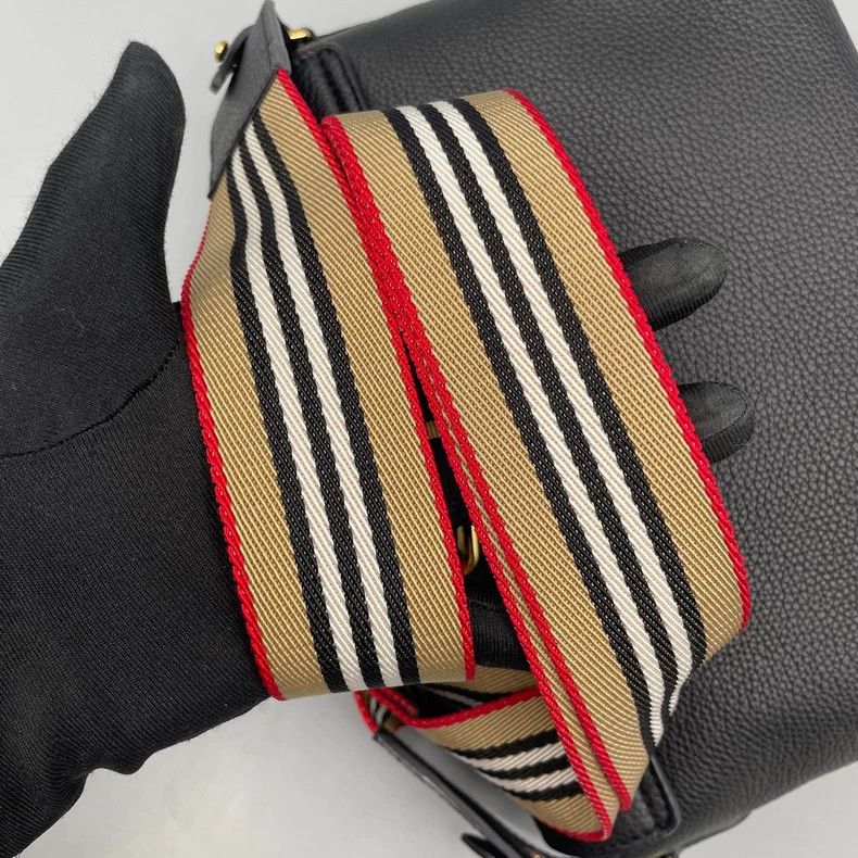 Burberry Burberry Leather Crossbody Messenger Bag Size ONE SIZE - 7 Thumbnail