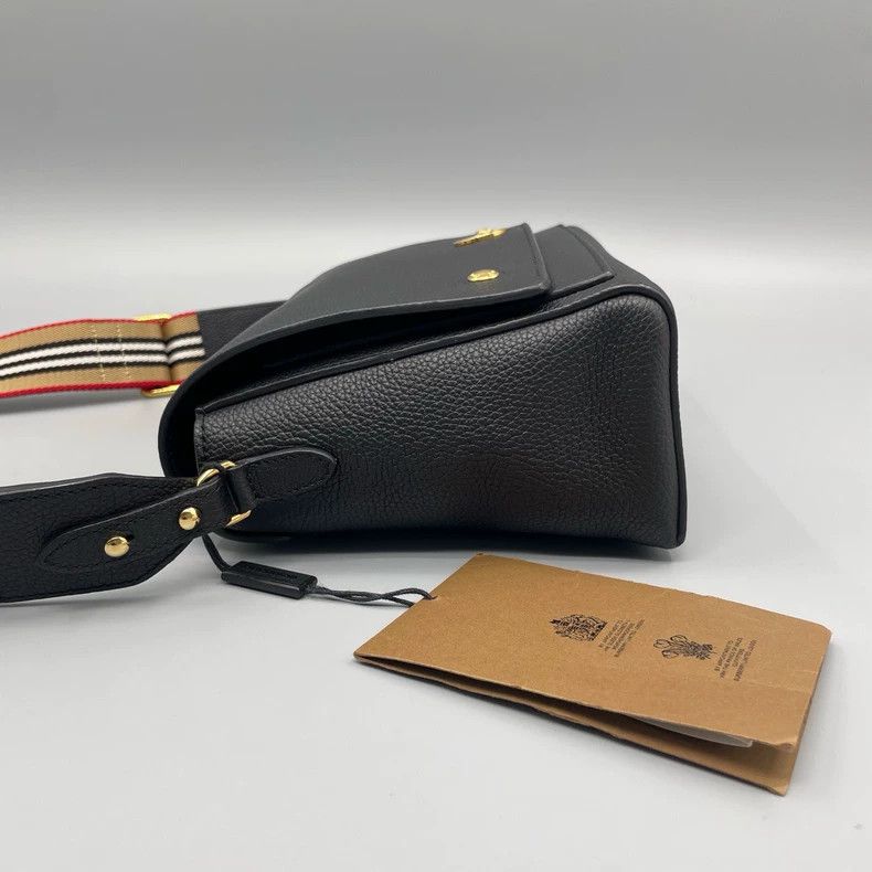Burberry Burberry Leather Crossbody Messenger Bag Size ONE SIZE - 4 Thumbnail