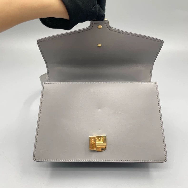 Gucci Gucci Sylvie Shoulder Bag with Gold Detail Size ONE SIZE - 8 Thumbnail