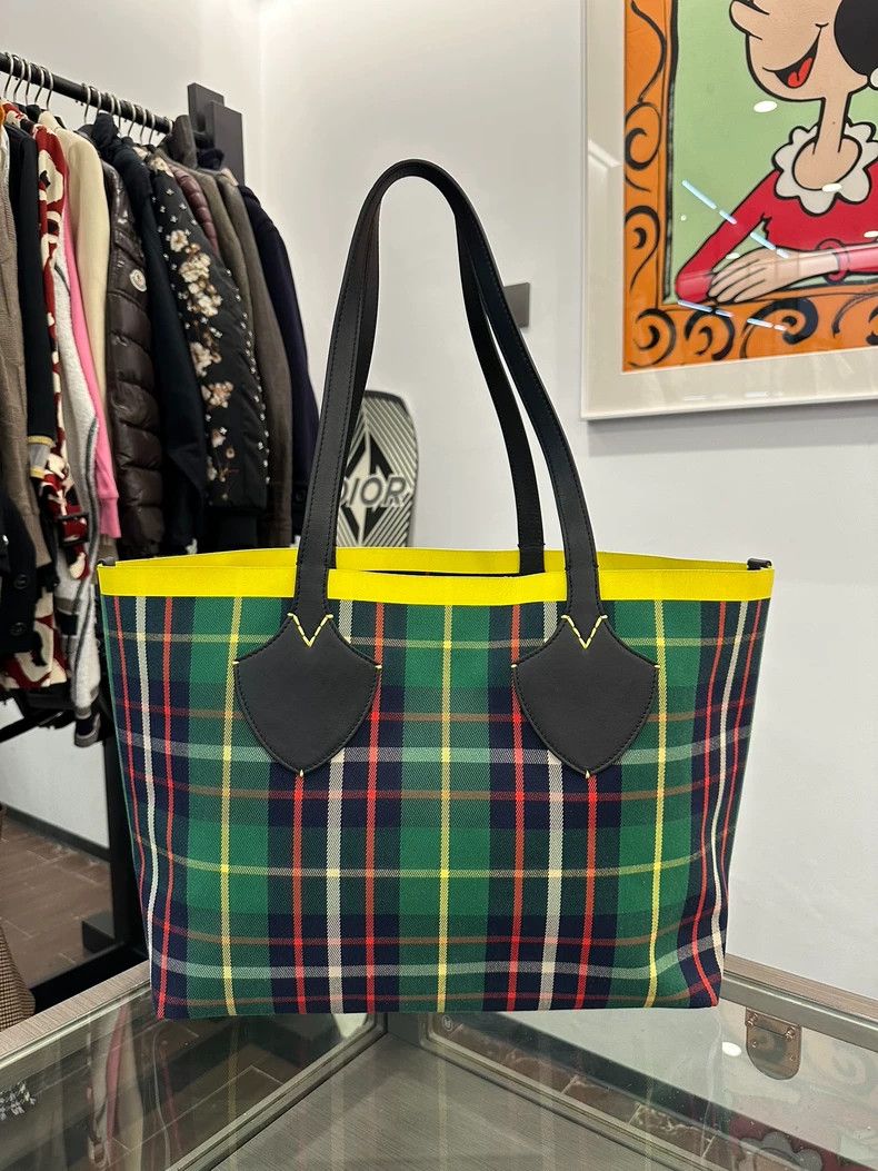Burberry Burberry The Giant Green Tote Bag Size ONE SIZE - 2 Thumbnail