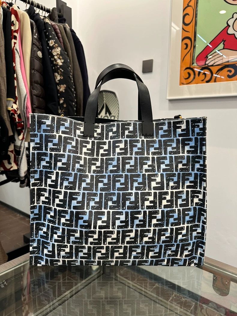 Fendi Fendi California Sky Blue Logo Tote Bag Size ONE SIZE - 2 Thumbnail