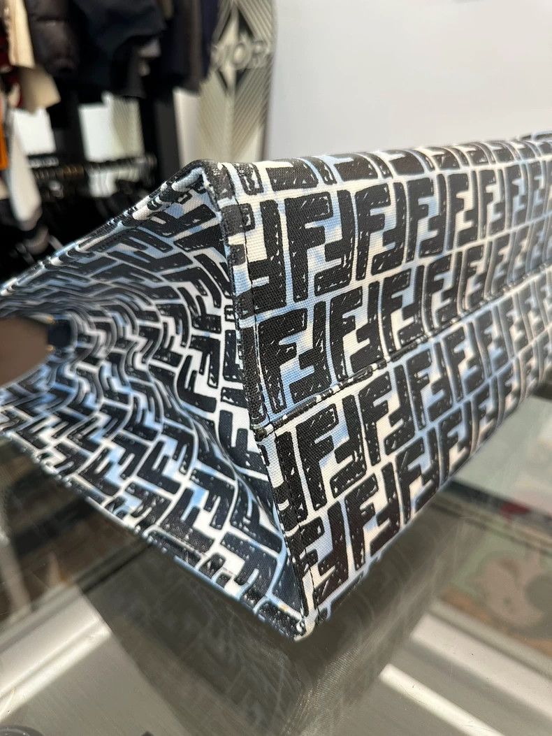 Fendi Fendi California Sky Blue Logo Tote Bag Size ONE SIZE - 4 Thumbnail