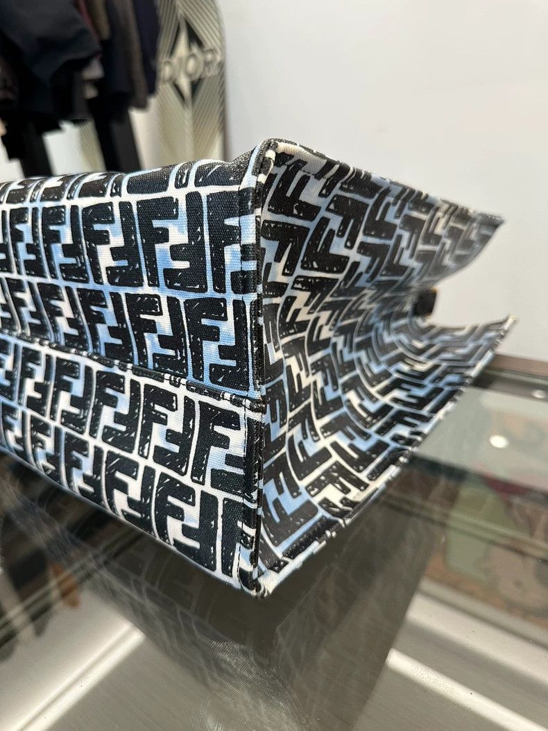 Fendi Fendi California Sky Blue Logo Tote Bag Size ONE SIZE - 5 Thumbnail