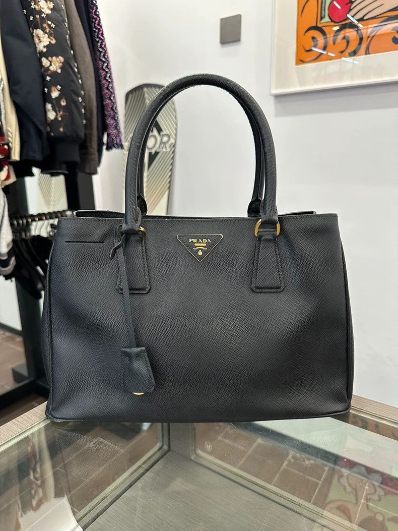 Prada Prada Black Saffiano Leather Shoulder Bag Size ONE SIZE - 2 Thumbnail