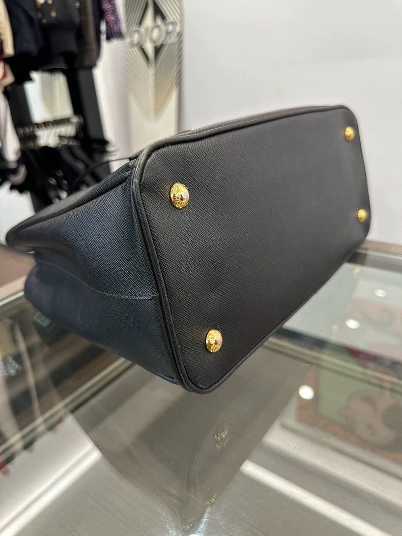 Prada Prada Black Saffiano Leather Shoulder Bag Size ONE SIZE - 5 Thumbnail