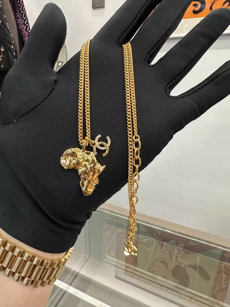 Chanel Chanel African Map Logo Gold Pendant Necklace Size ONE SIZE - 2 Thumbnail