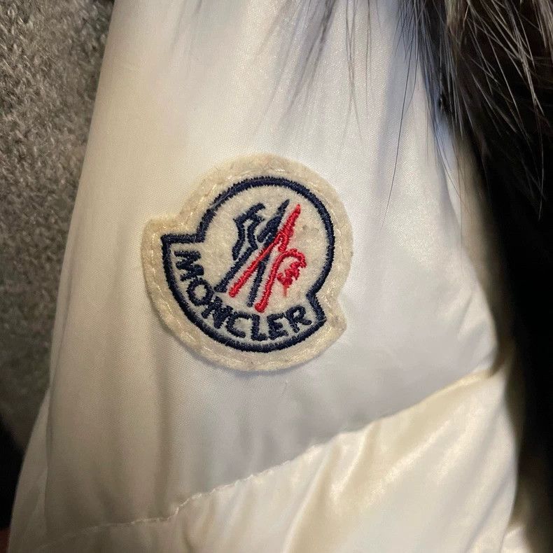 Moncler Moncler Hooded Down Jacket with Fur Trim Size XS / US 0-2 / IT 36-38 - 2 Thumbnail