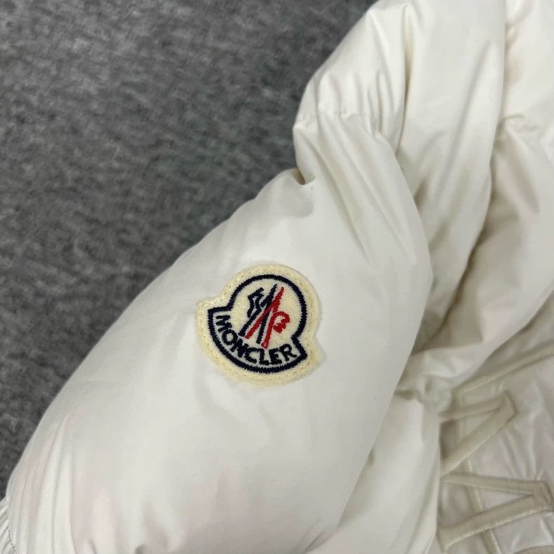 Moncler Moncler EBRE Logo Puffer Jacket in White Size S / US 4 / IT 40 - 4 Thumbnail