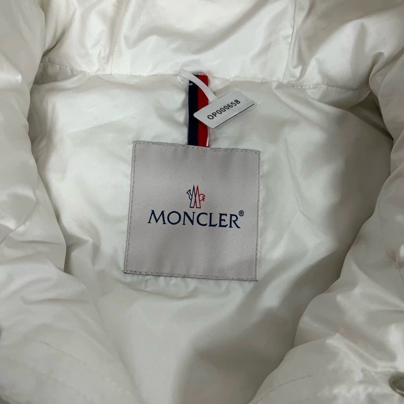Moncler Moncler EBRE Logo Puffer Jacket in White Size S / US 4 / IT 40 - 7 Thumbnail