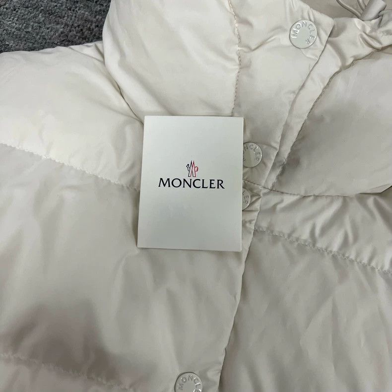 Moncler Moncler EBRE Logo Puffer Jacket in White Size S / US 4 / IT 40 - 5 Thumbnail