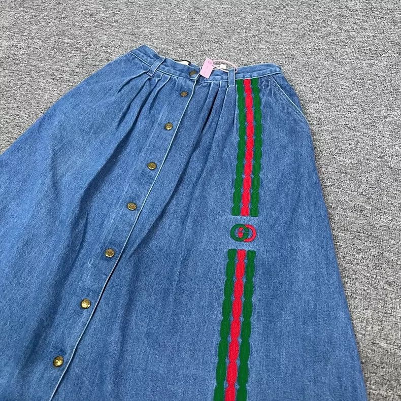 Gucci Gucci Red Green Embroidered Denim Skirt Size 40" / US 18 - 4 Thumbnail