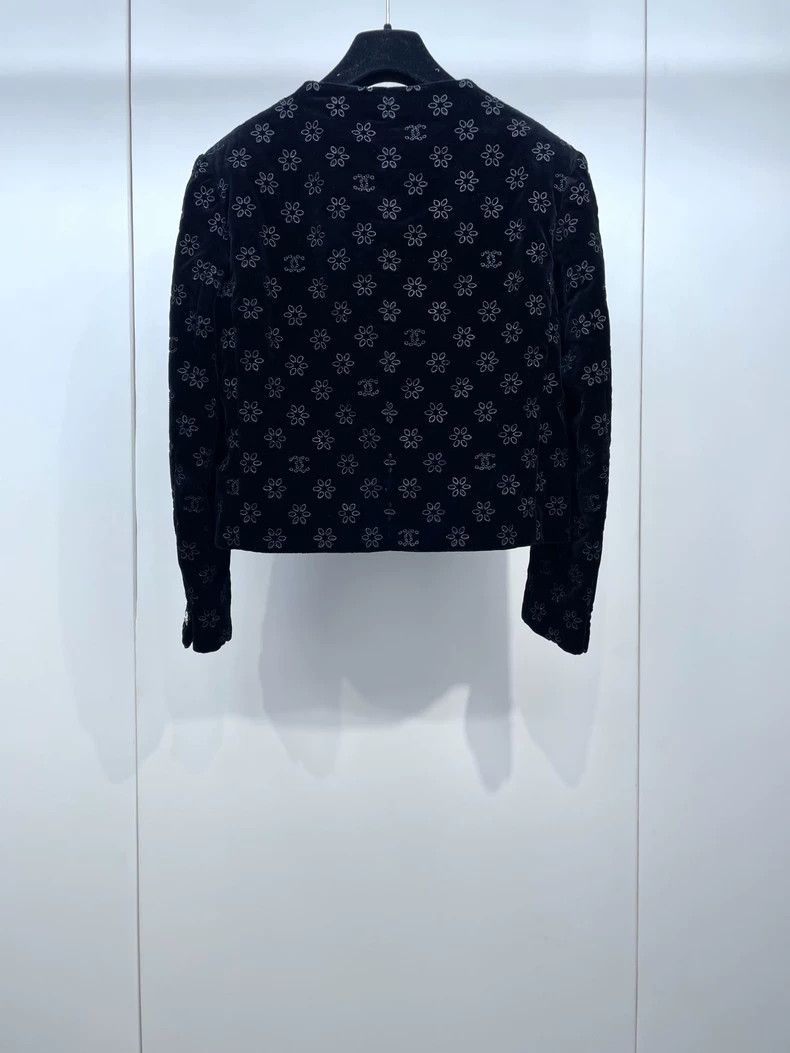 Chanel Chanel Velvet Flower Button Jacket Size XS / US 0-2 / IT 36-38 - 2 Thumbnail