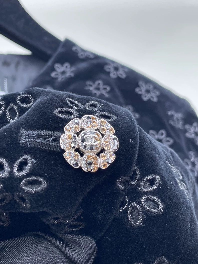 Chanel Chanel Velvet Flower Button Jacket Size XS / US 0-2 / IT 36-38 - 4 Thumbnail
