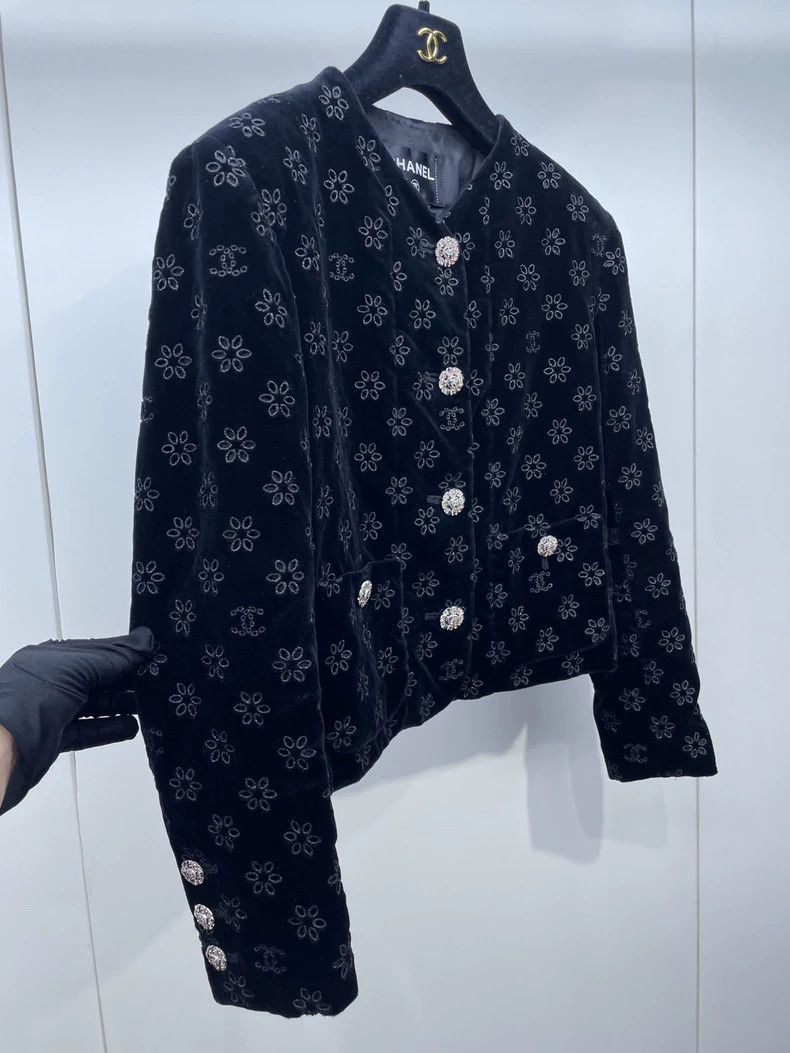 Chanel Chanel Velvet Flower Button Jacket Size XS / US 0-2 / IT 36-38 - 3 Thumbnail