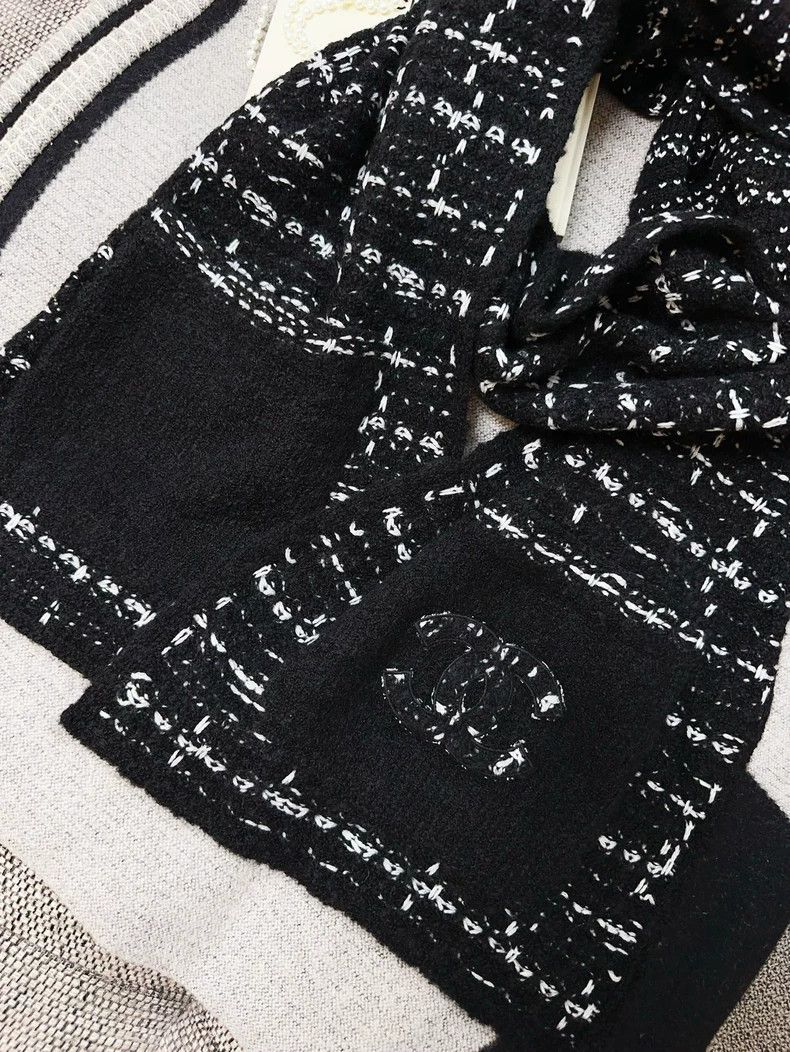 Chanel Chanel Black Check Pattern Knit Cashmere Scarf Size ONE SIZE - 4 Thumbnail