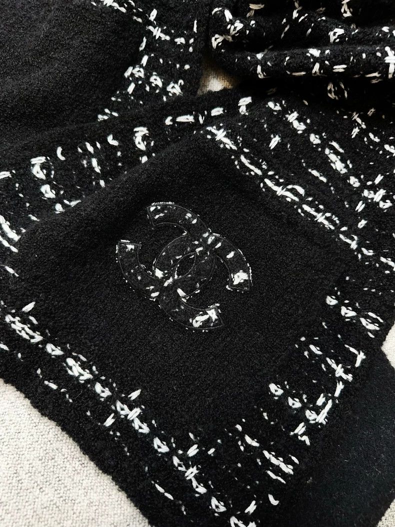 Chanel Chanel Black Check Pattern Knit Cashmere Scarf Size ONE SIZE - 5 Thumbnail