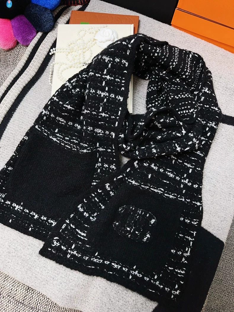Chanel Chanel Black Check Pattern Knit Cashmere Scarf Size ONE SIZE - 2 Thumbnail