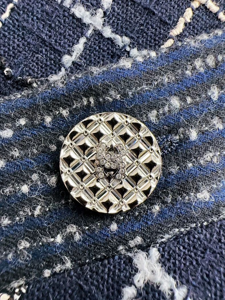Chanel Chanel Blue Plaid Collar Coat Size 34 Size S / US 4 / IT 40 - 4 Thumbnail