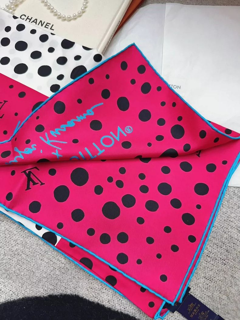 Louis Vuitton Louis Vuitton Pink Polka Dot Silk Scarf Size ONE SIZE - 3 Thumbnail