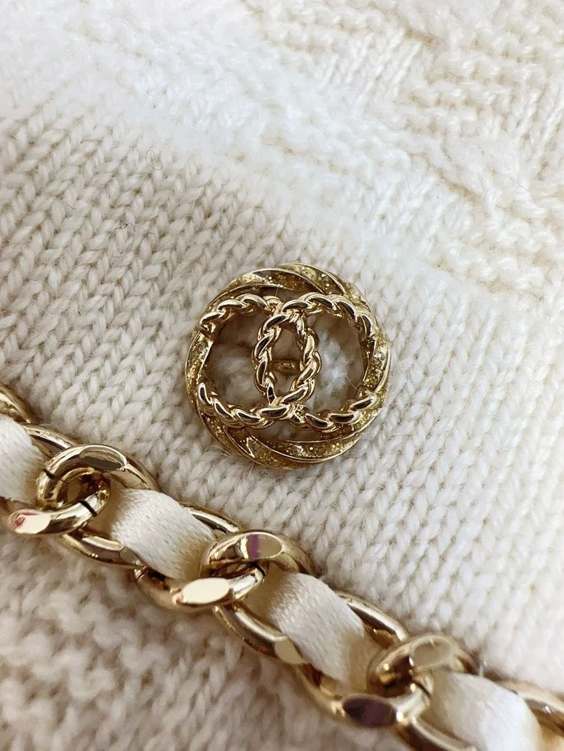 Chanel Chanel Cream Knit Cardigan with Chain Trim Size XL / US 12-14 / IT 48-50 - 5 Thumbnail