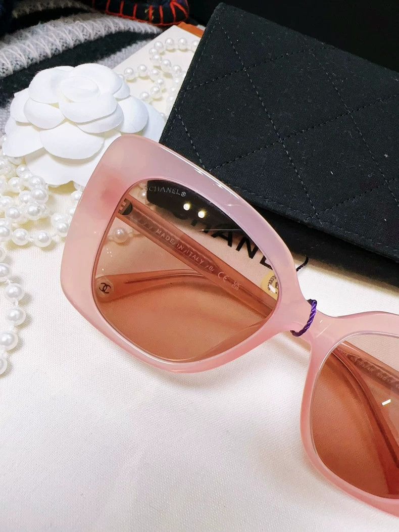 Chanel Pink Jelly Logo Sunglasses from Chanel Size ONE SIZE - 2 Thumbnail