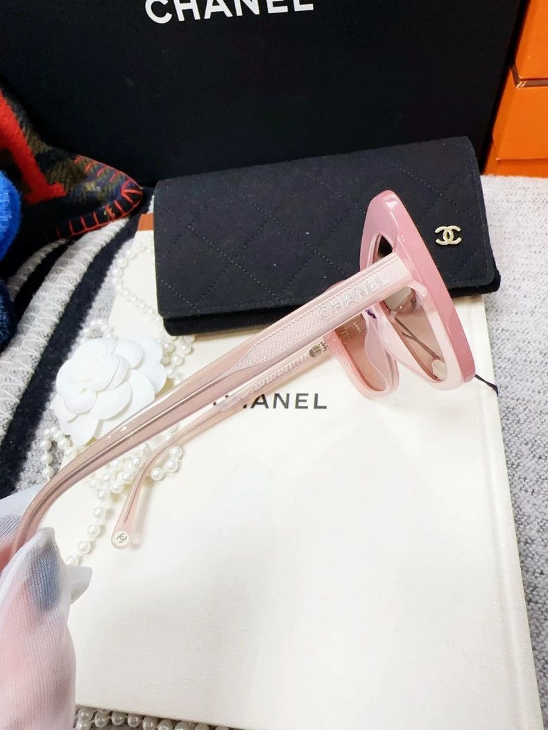 Chanel Pink Jelly Logo Sunglasses from Chanel Size ONE SIZE - 6 Thumbnail