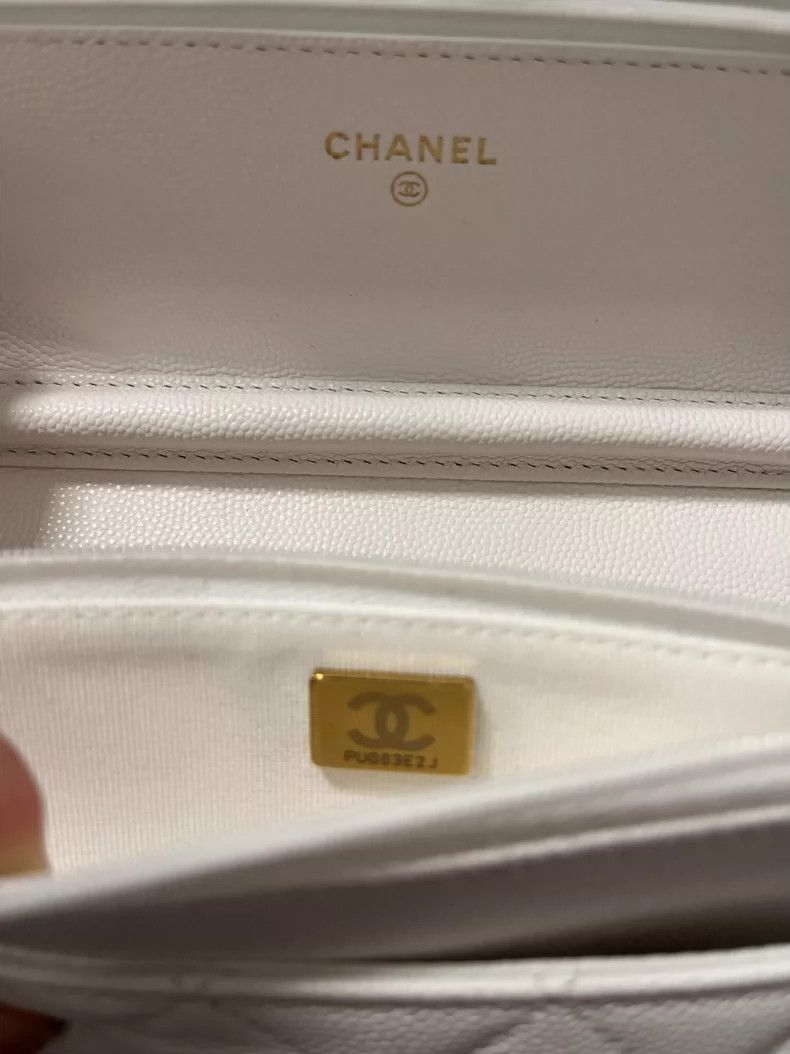 Chanel Chanel Classic Crossbody Bag in White Size ONE SIZE - 4 Thumbnail