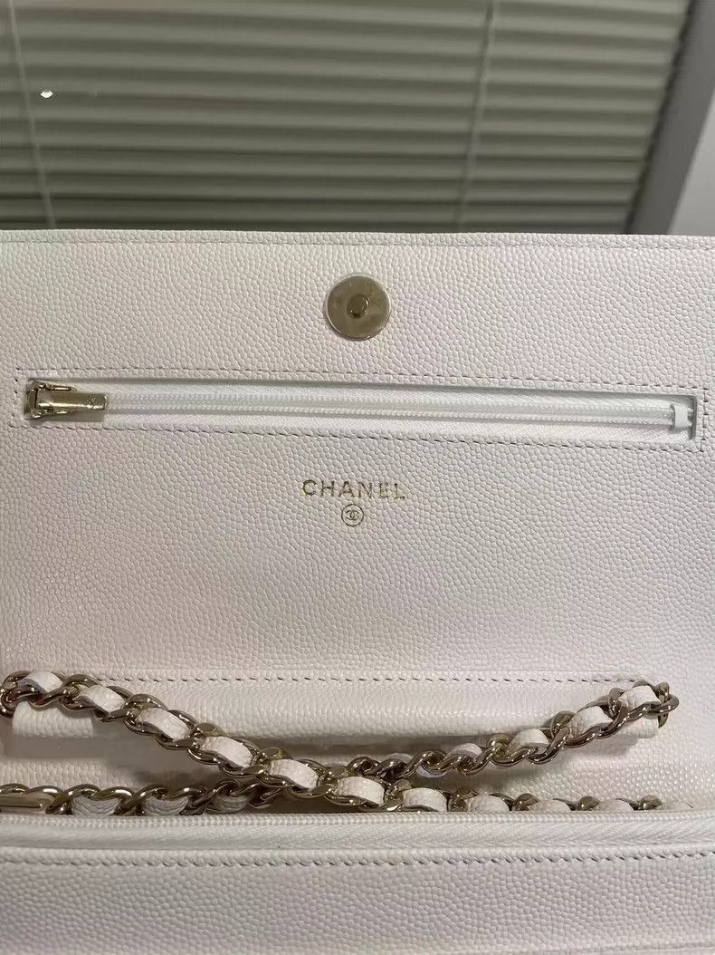 Chanel Chanel Classic Crossbody Bag in White Size ONE SIZE - 5 Thumbnail