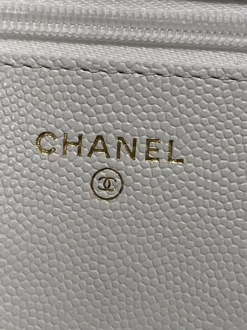 Chanel Chanel Classic Crossbody Bag in White Size ONE SIZE - 7 Thumbnail