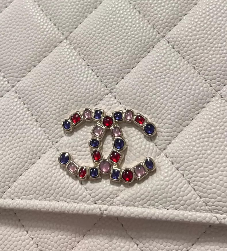 Chanel Chanel Classic Crossbody Bag in White Size ONE SIZE - 3 Thumbnail