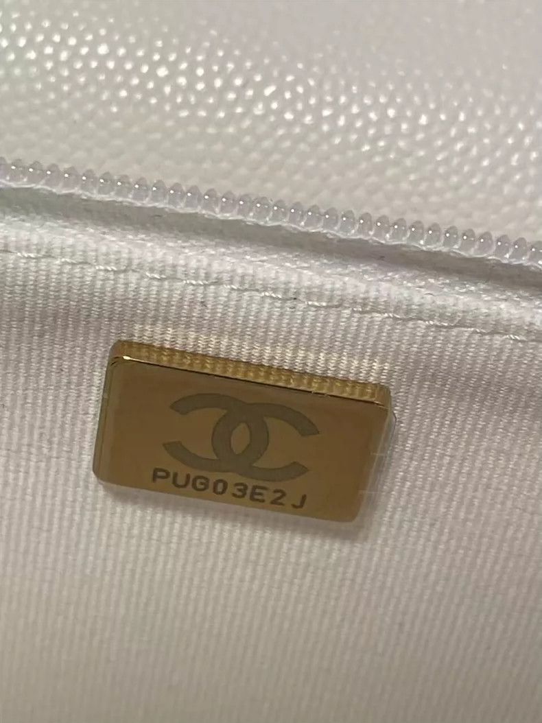 Chanel Chanel Classic Crossbody Bag in White Size ONE SIZE - 6 Thumbnail