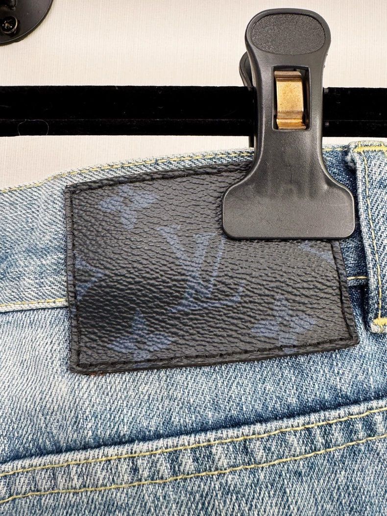 Louis Vuitton Louis Vuitton Jeans in Light Blue Size 29" - 4 Thumbnail